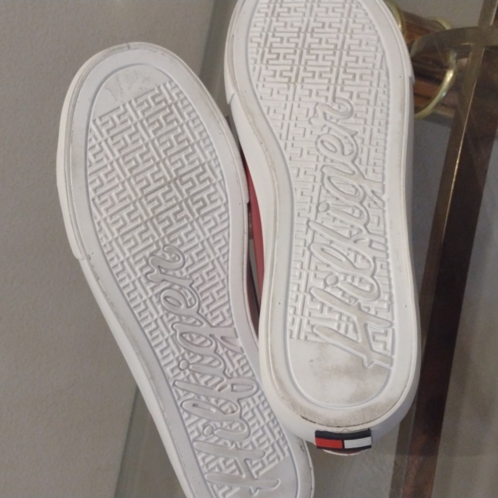 🛑SOLD🛑 Red and White Tommy Hilfiger Sneakers - Picture 8 of 10